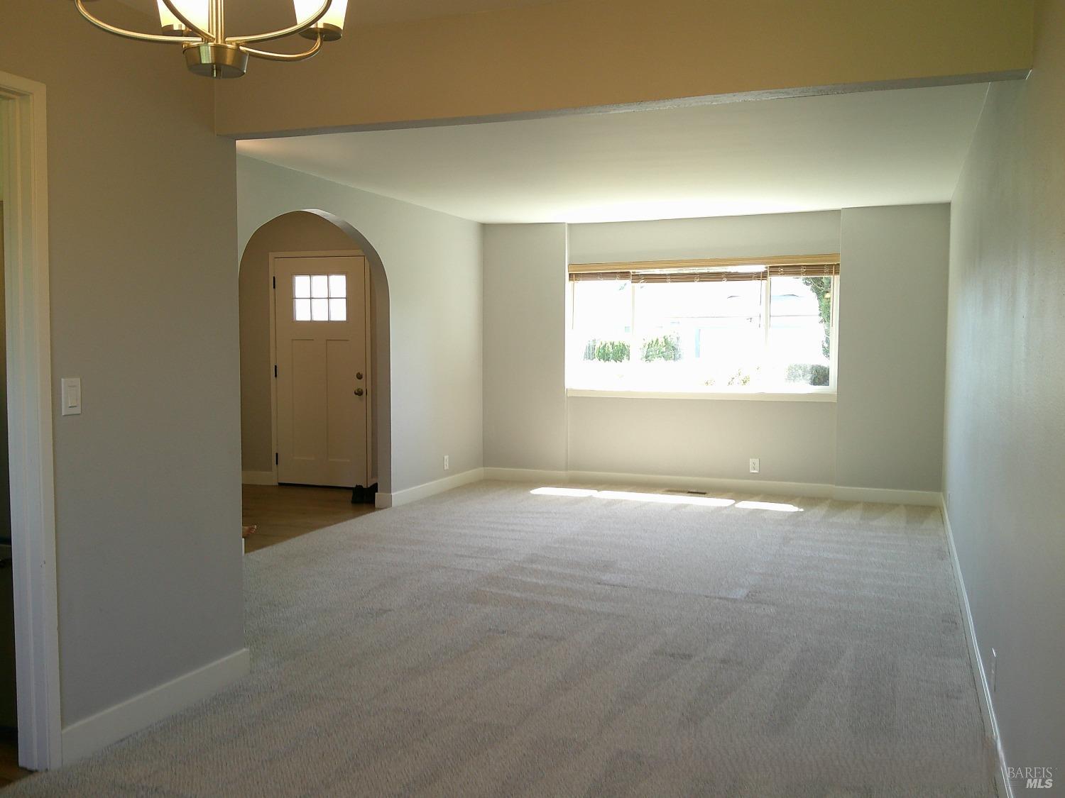 Detail Gallery Image 5 of 13 For 785 Dogwood Cir, Fairfield,  CA 94533 - 4 Beds | 2/1 Baths