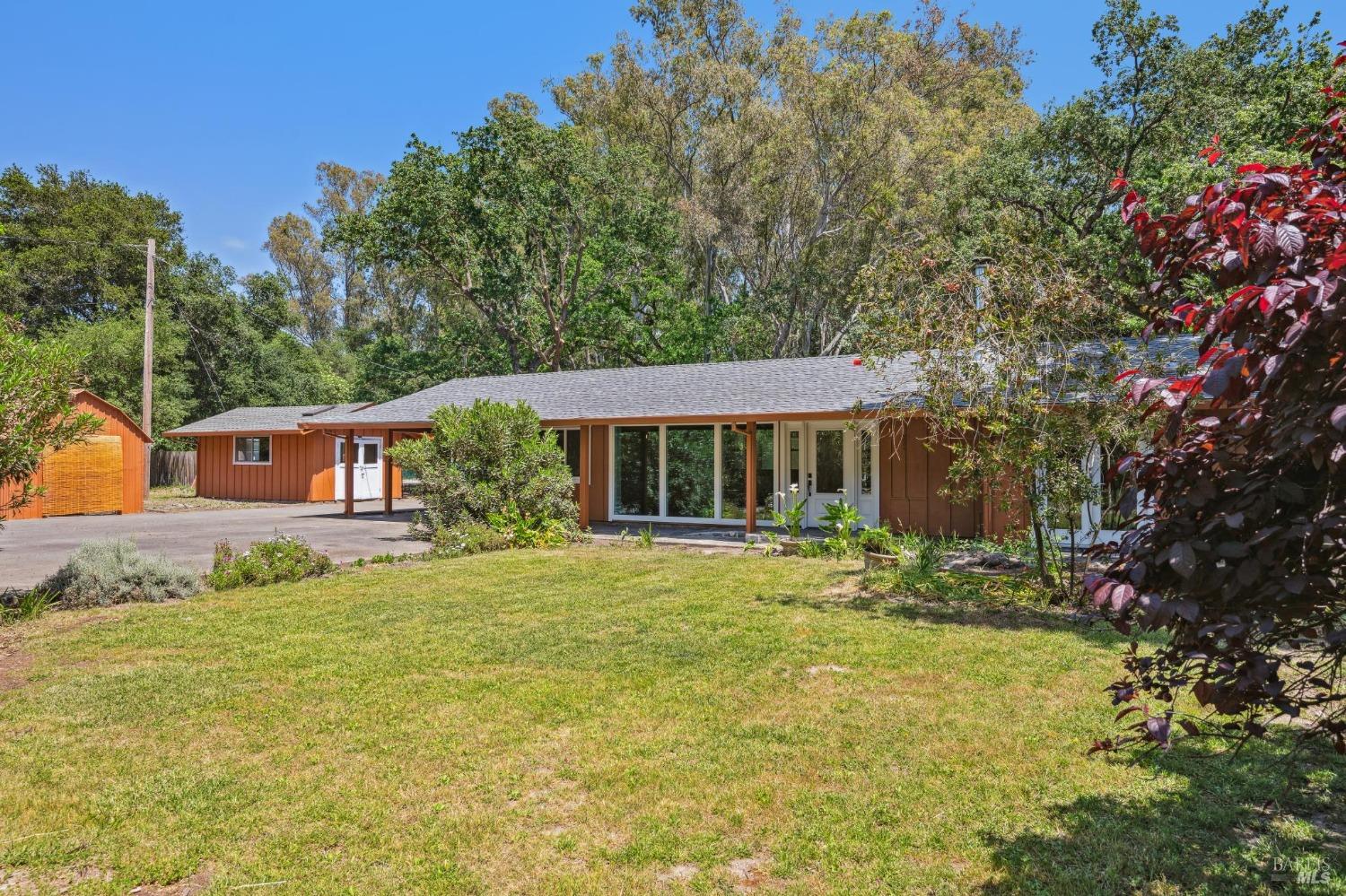 Detail Gallery Image 28 of 30 For 1610 Napa Rd, Sonoma,  CA 95476 - 3 Beds | 3 Baths