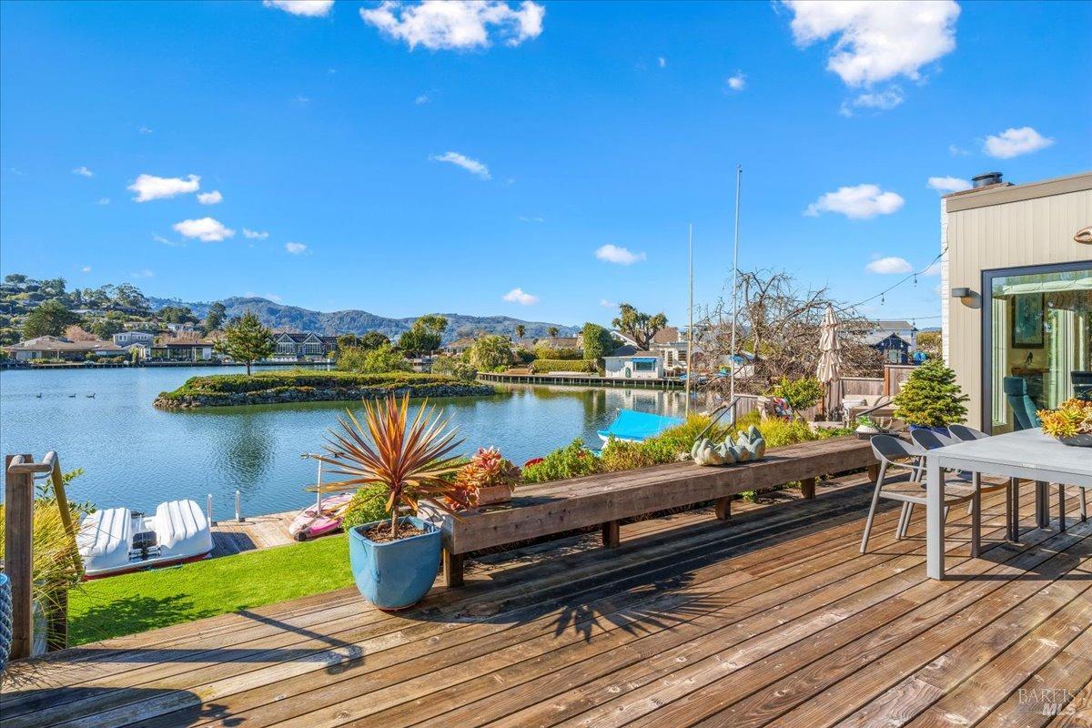 Detail Gallery Image 44 of 72 For 20 Lagoon Rd, Belvedere,  CA 94920 - 4 Beds | 4/1 Baths
