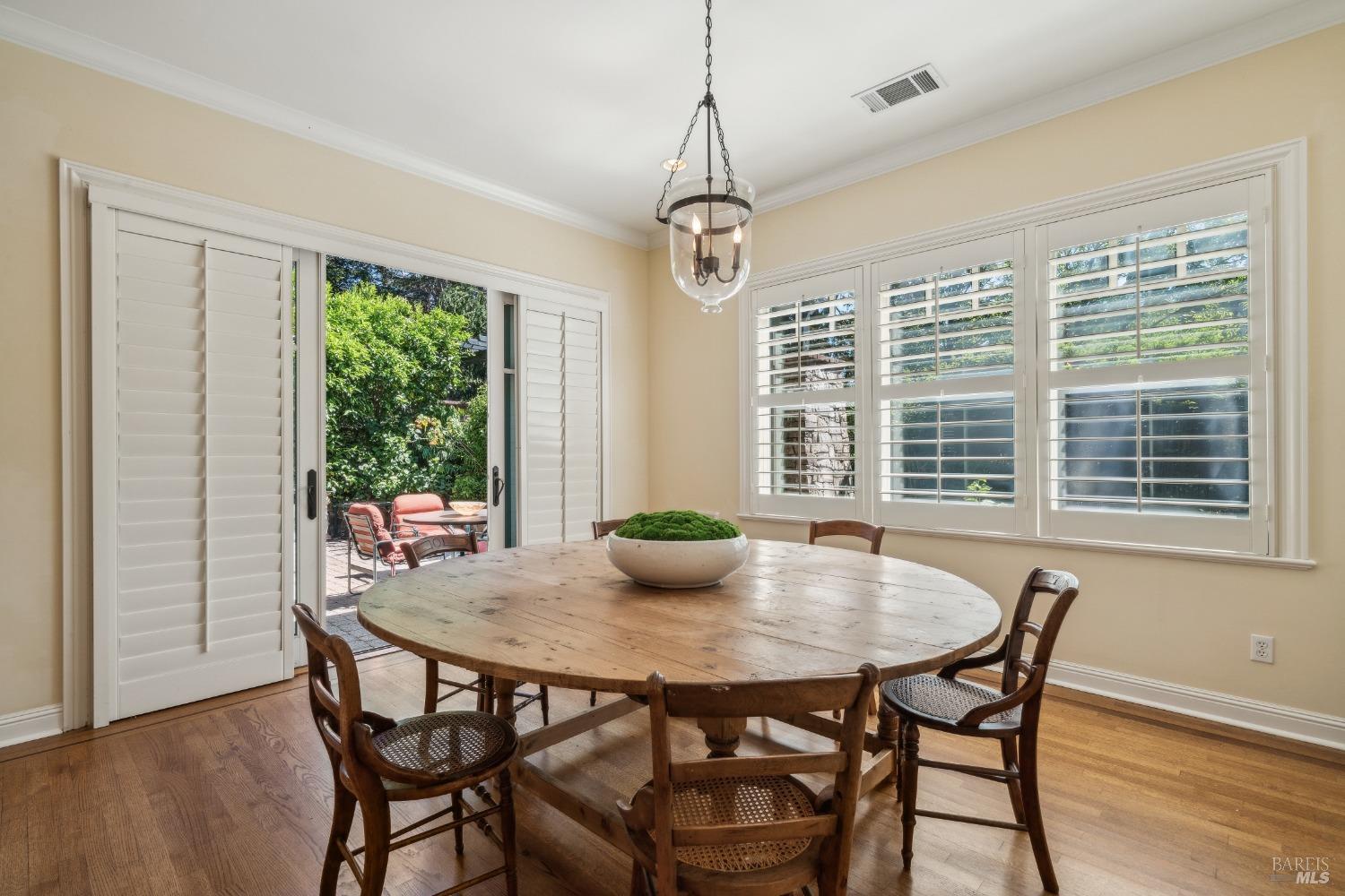 Detail Gallery Image 9 of 21 For 37 Ross Ter, Kentfield,  CA 94904 - 3 Beds | 3/1 Baths