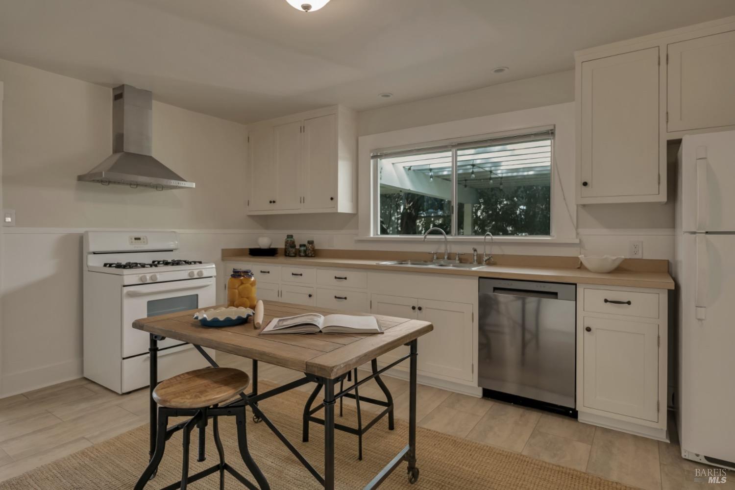 Detail Gallery Image 20 of 48 For 340 Church St, Sonoma,  CA 95476 - 4 Beds | 3/1 Baths