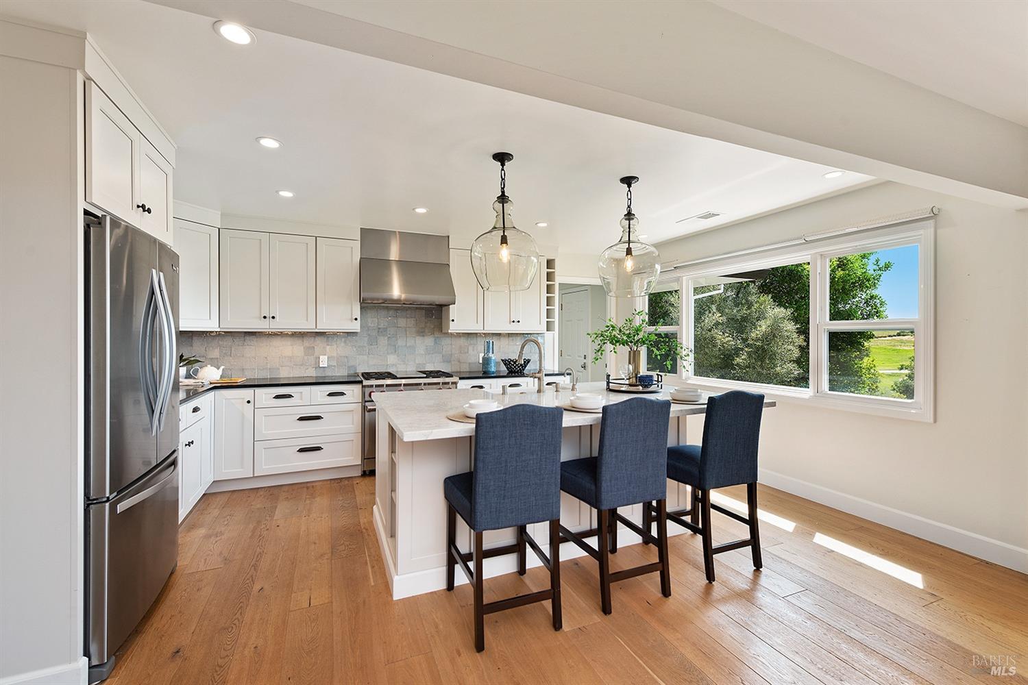 Detail Gallery Image 8 of 64 For 2022 Live Oak Farm Ln, Petaluma,  CA 94952 - 3 Beds | 2/1 Baths