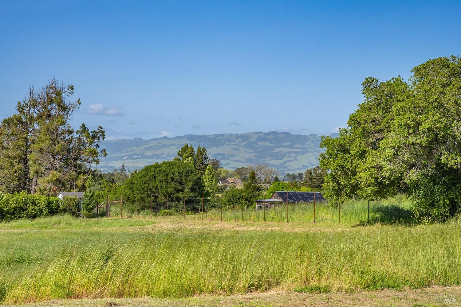 Detail Gallery Image 64 of 64 For 2022 Live Oak Farm Ln, Petaluma,  CA 94952 - 3 Beds | 2/1 Baths