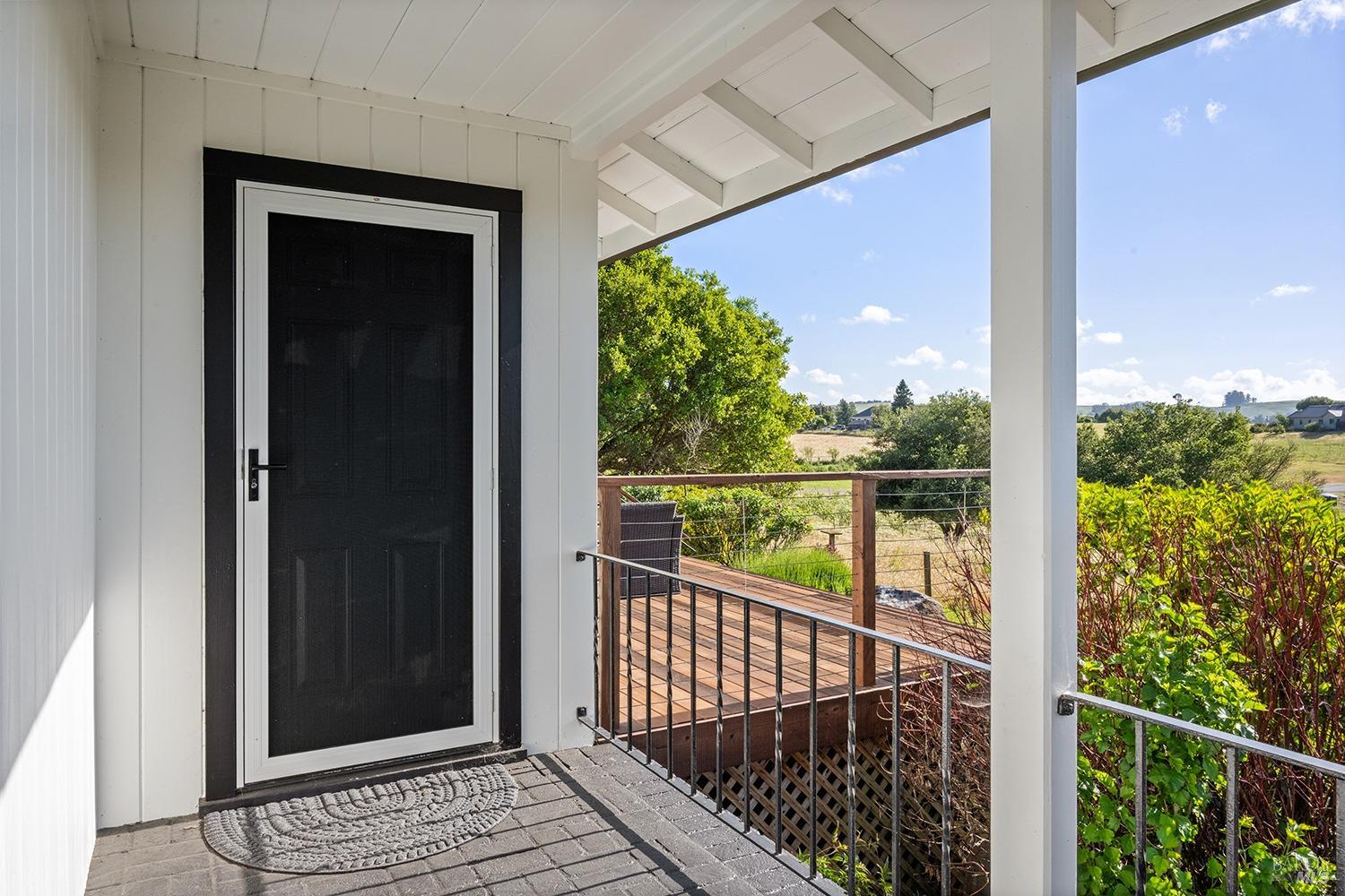 Detail Gallery Image 5 of 64 For 2022 Live Oak Farm Ln, Petaluma,  CA 94952 - 3 Beds | 2/1 Baths