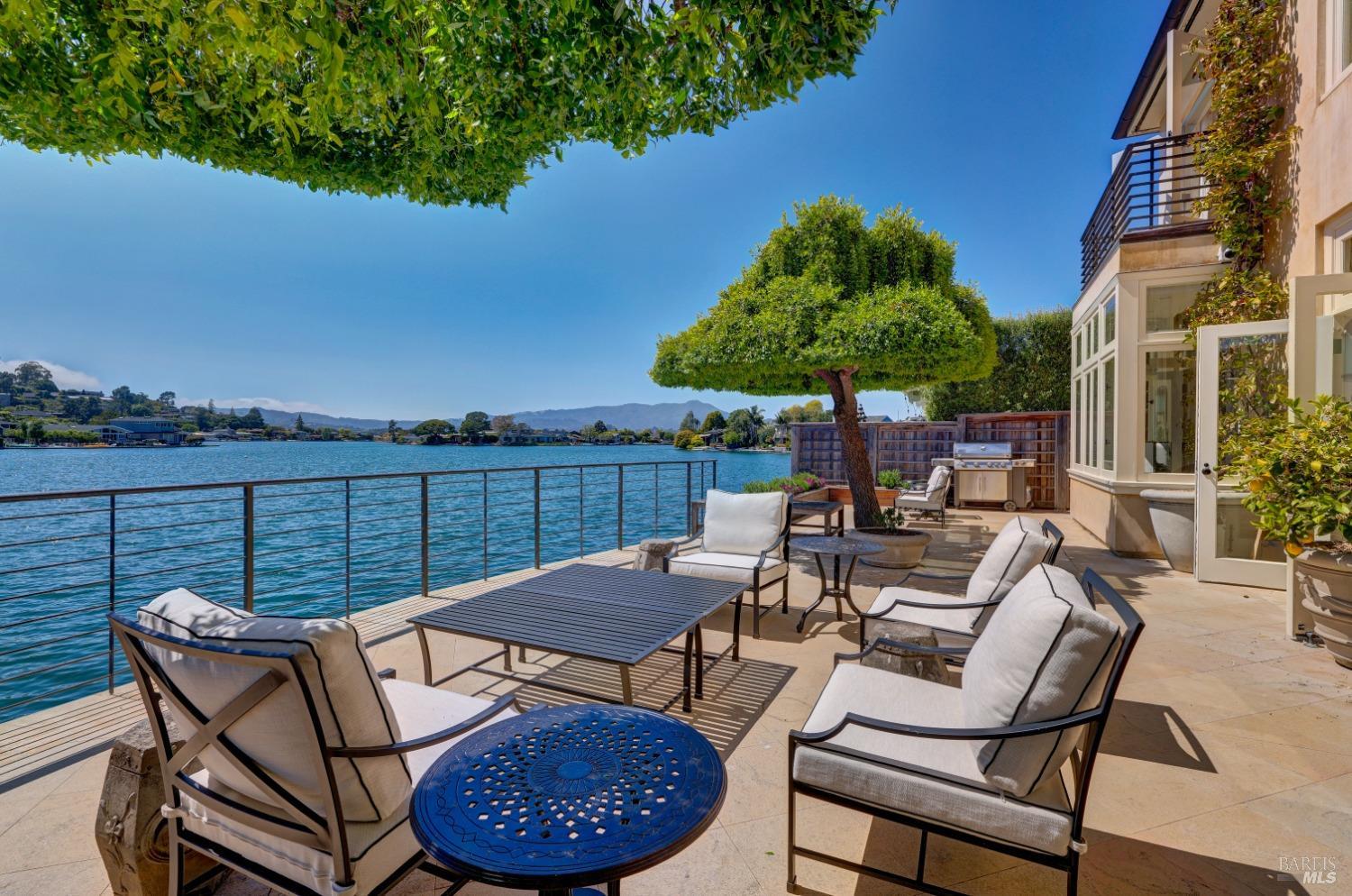 Detail Gallery Image 3 of 73 For 72 Lagoon Rd, Belvedere,  CA 94920 - 4 Beds | 2/1 Baths