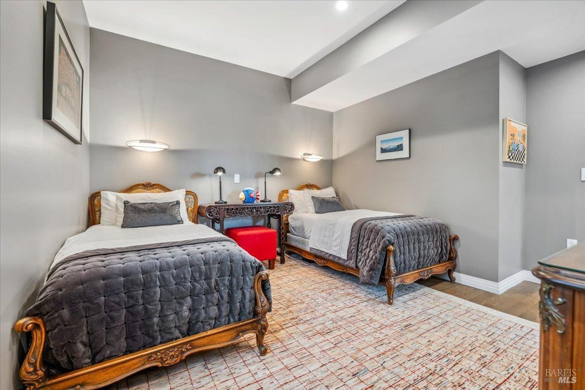 Detail Gallery Image 28 of 72 For 20 Lagoon Rd, Belvedere,  CA 94920 - 4 Beds | 4/1 Baths