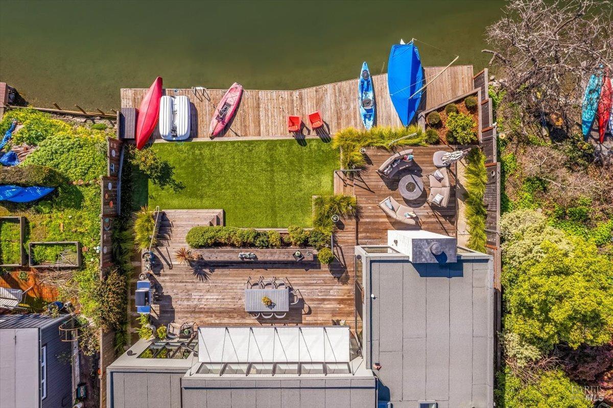 Detail Gallery Image 61 of 72 For 20 Lagoon Rd, Belvedere,  CA 94920 - 4 Beds | 4/1 Baths