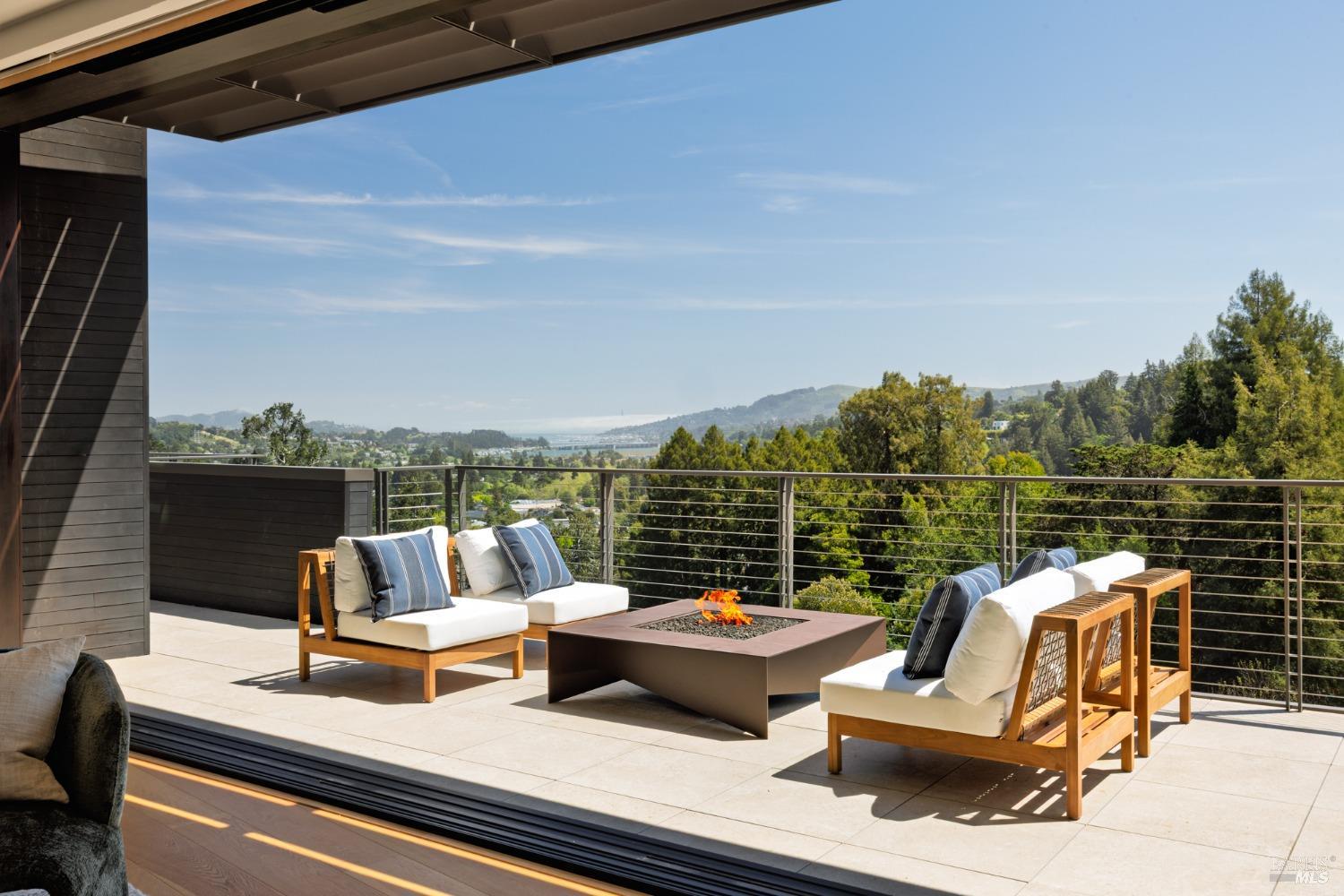 Detail Gallery Image 11 of 49 For 2 Upper Alcatraz Pl, Mill Valley,  CA 94941 - 5 Beds | 5/1 Baths
