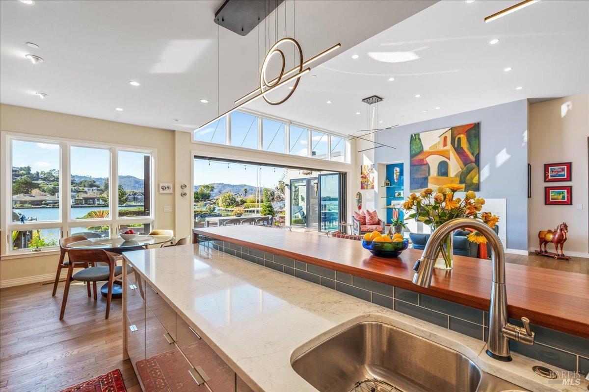 Detail Gallery Image 41 of 72 For 20 Lagoon Rd, Belvedere,  CA 94920 - 4 Beds | 4/1 Baths