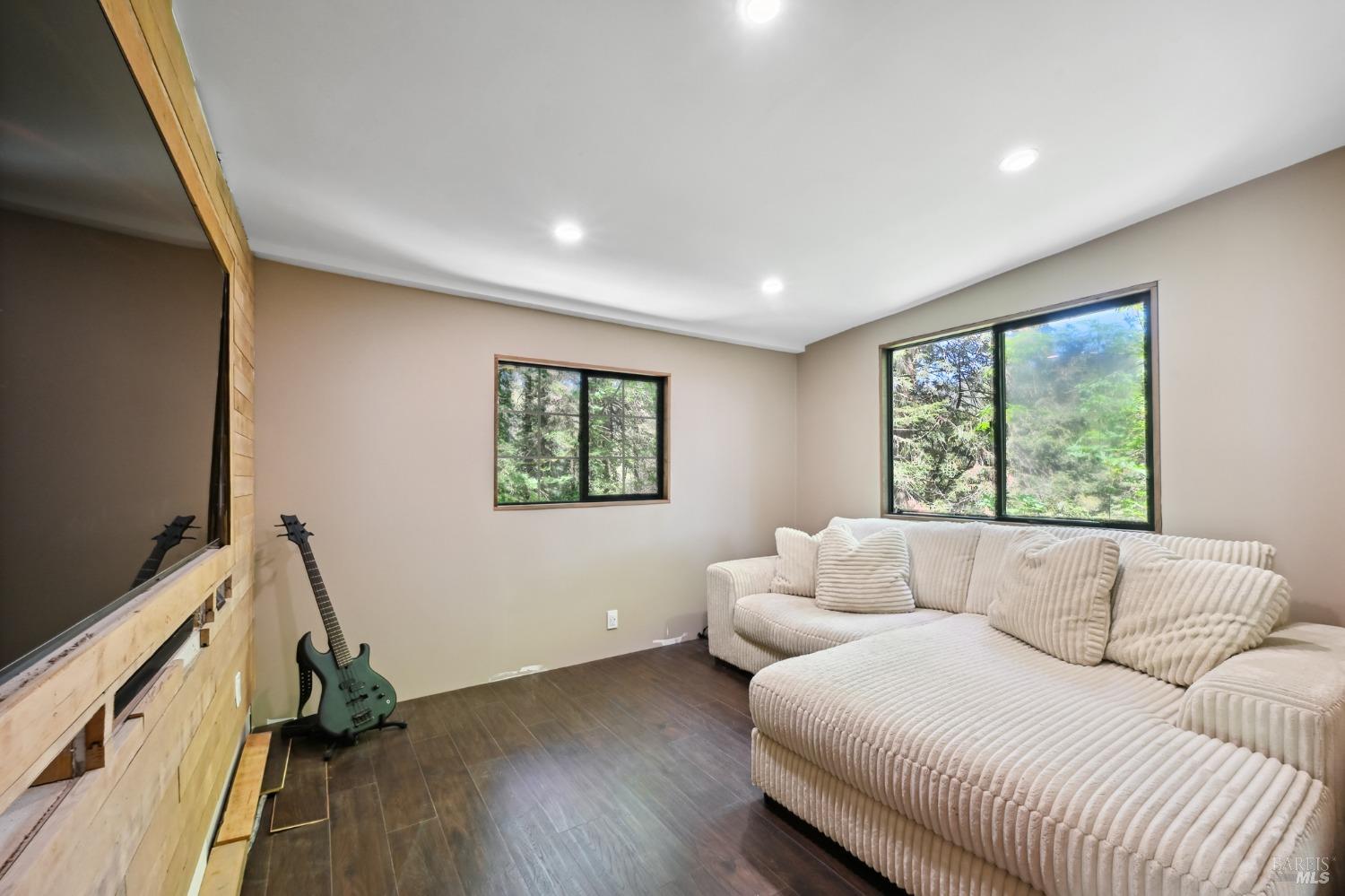 Detail Gallery Image 21 of 51 For 21713 Starrett Hill Dr, Monte Rio,  CA 95462 - 2 Beds | 2 Baths