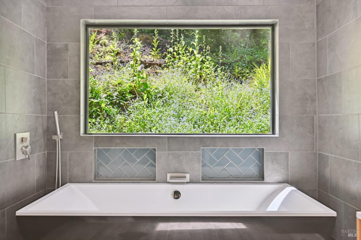 Detail Gallery Image 12 of 51 For 21713 Starrett Hill Dr, Monte Rio,  CA 95462 - 2 Beds | 2 Baths