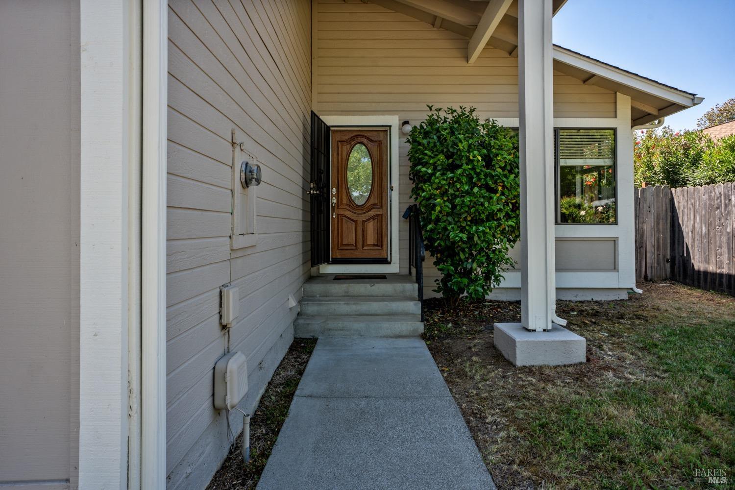 Detail Gallery Image 4 of 25 For 537 Donner Ct, Ukiah,  CA 95482 - 3 Beds | 2 Baths
