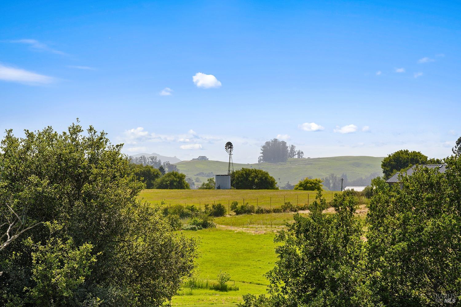 Detail Gallery Image 48 of 64 For 2022 Live Oak Farm Ln, Petaluma,  CA 94952 - 3 Beds | 2/1 Baths