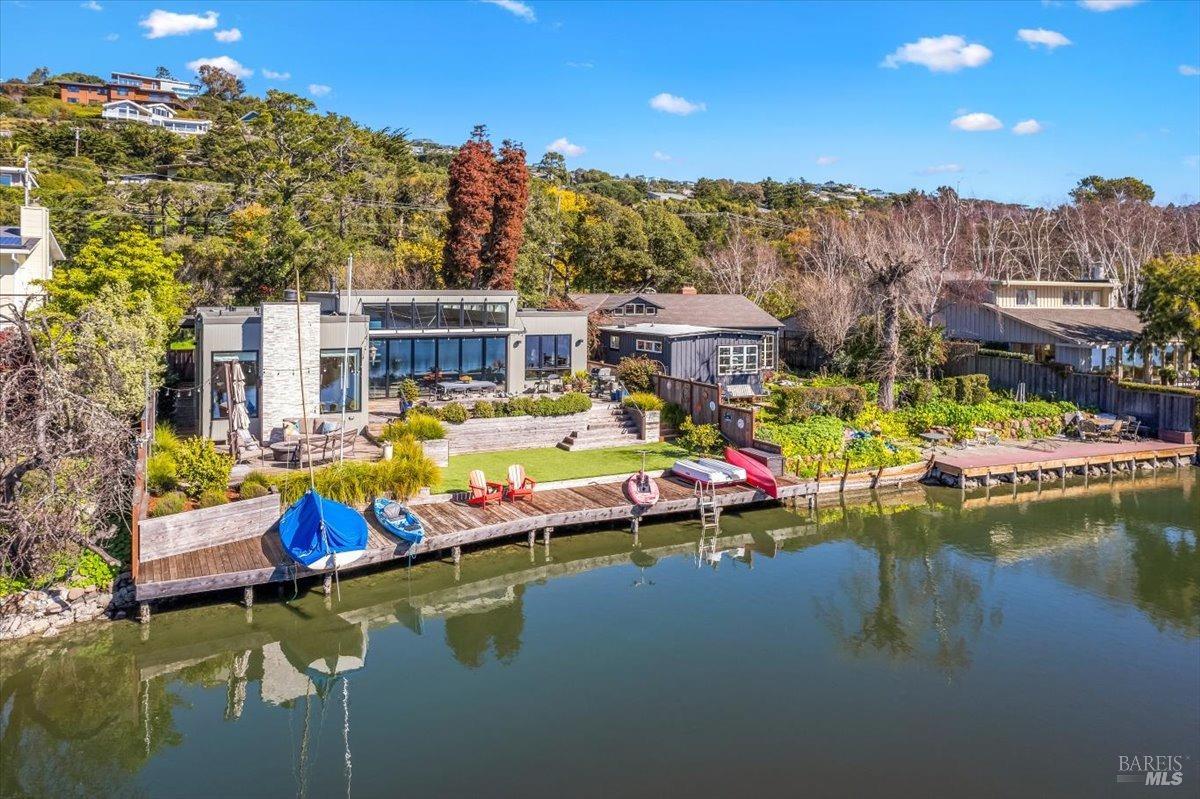 Detail Gallery Image 57 of 72 For 20 Lagoon Rd, Belvedere,  CA 94920 - 4 Beds | 4/1 Baths