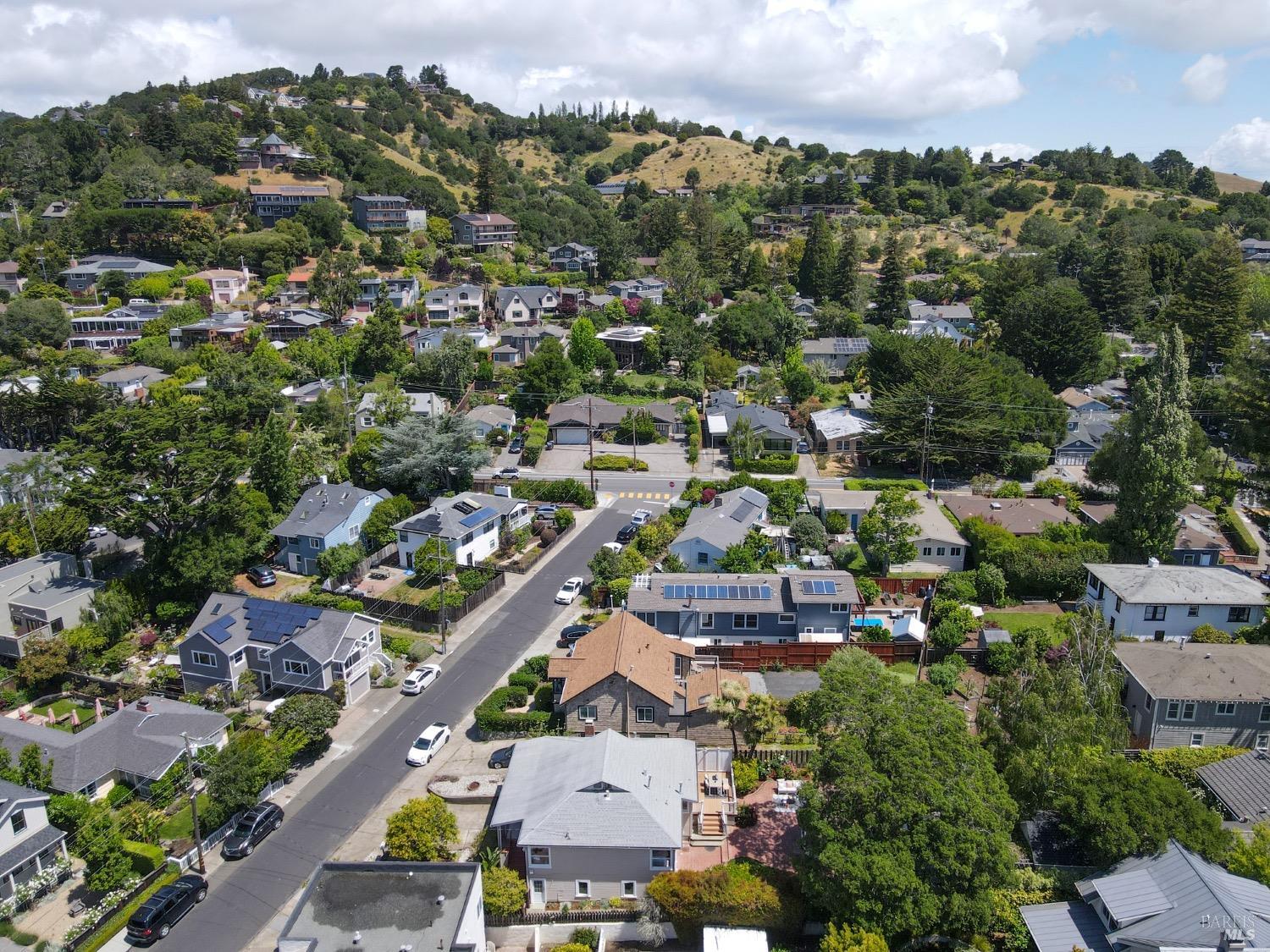 Detail Gallery Image 13 of 15 For 230 Elm Ave, Mill Valley,  CA 94941 - 4 Beds | 2 Baths