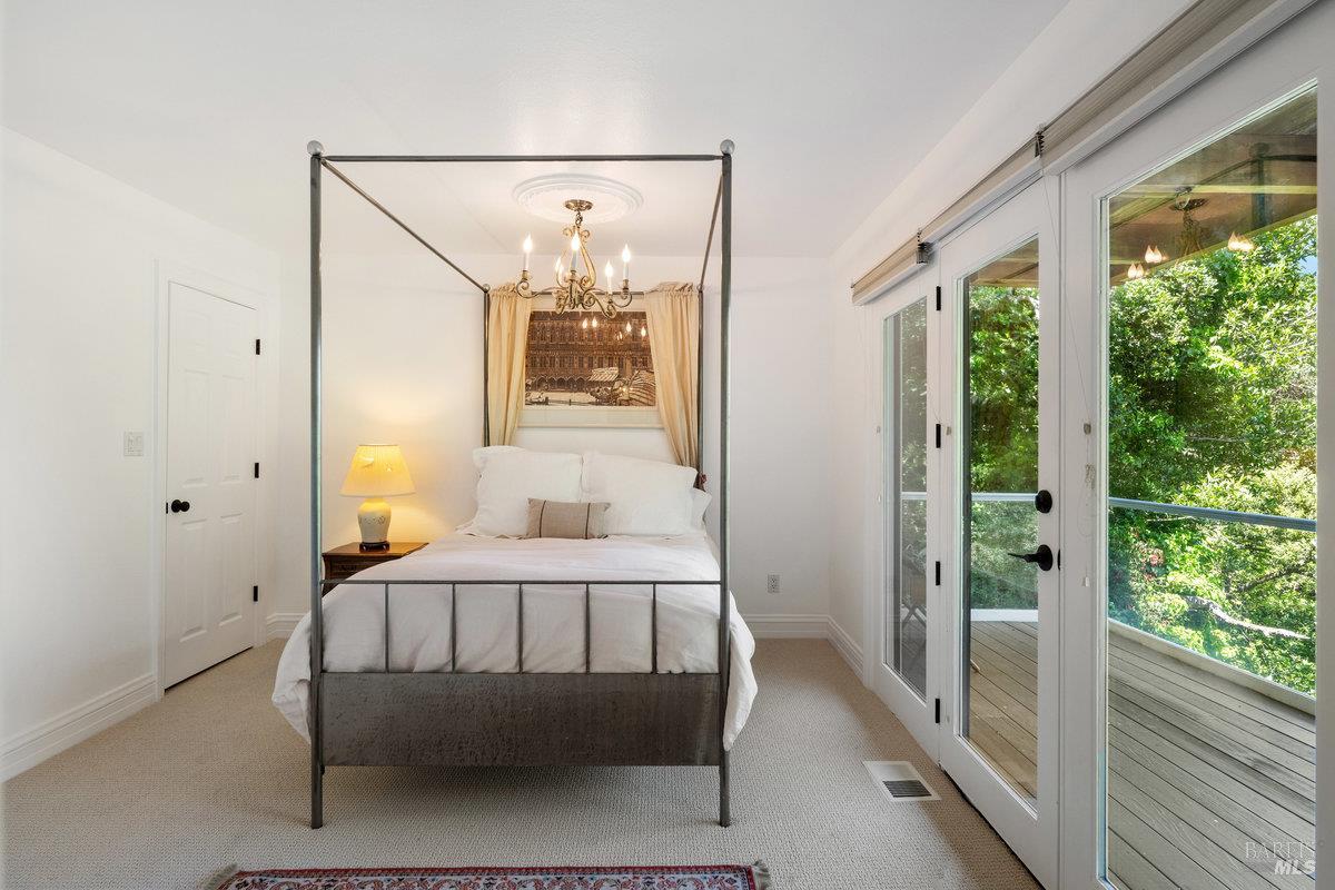 Detail Gallery Image 27 of 44 For 350 Sausalito Blvd, Sausalito,  CA 94965 - 4 Beds | 4/1 Baths