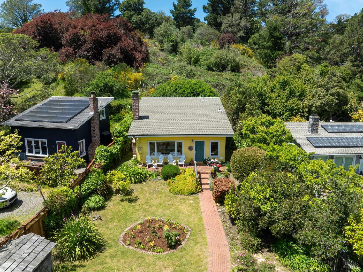 Detail Gallery Image 2 of 51 For 10 Park Ave, Bolinas,  CA 94924 - 2 Beds | 1/1 Baths
