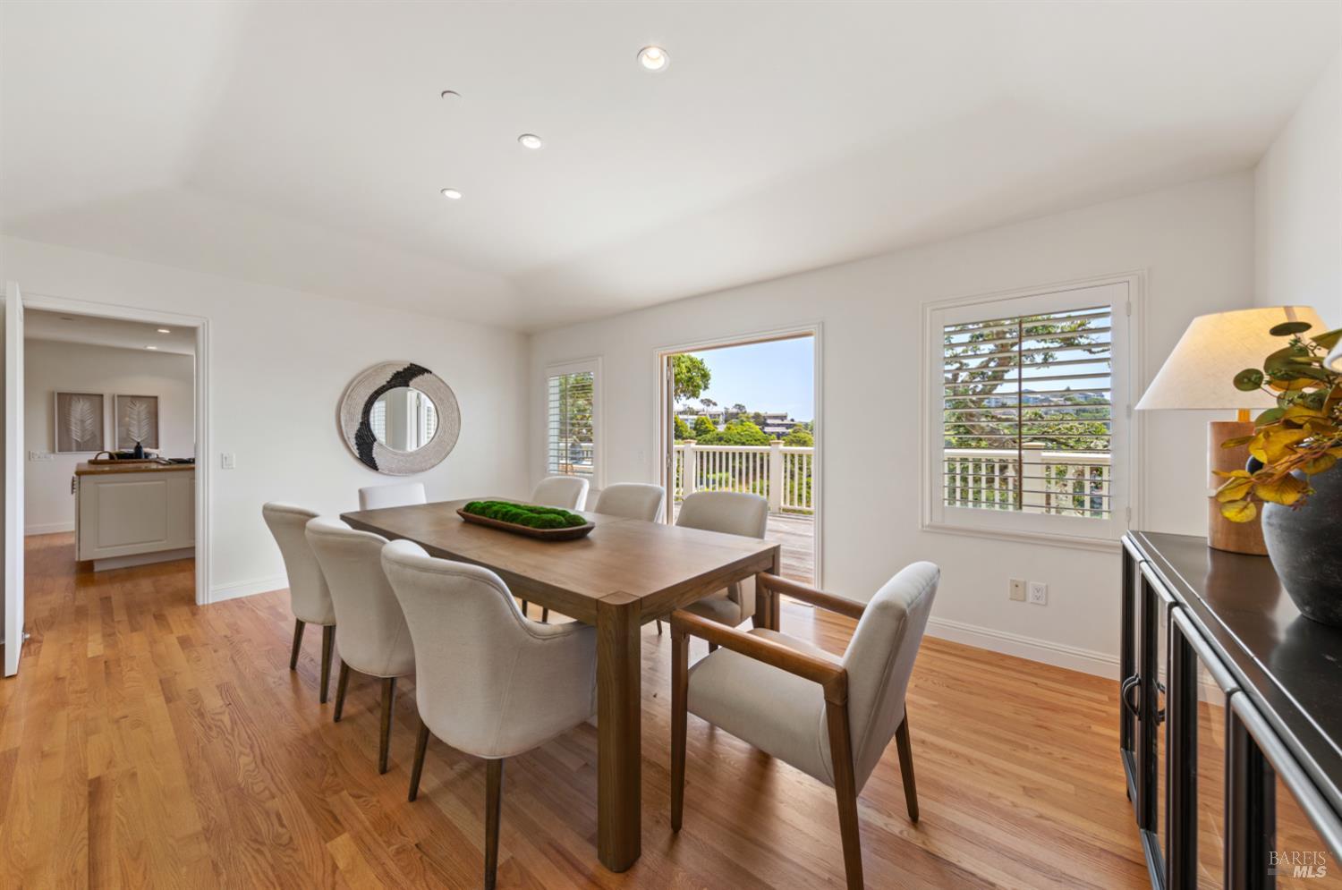 Detail Gallery Image 12 of 50 For 91 Round Hill Rd, Tiburon,  CA 94920 - 5 Beds | 4/1 Baths