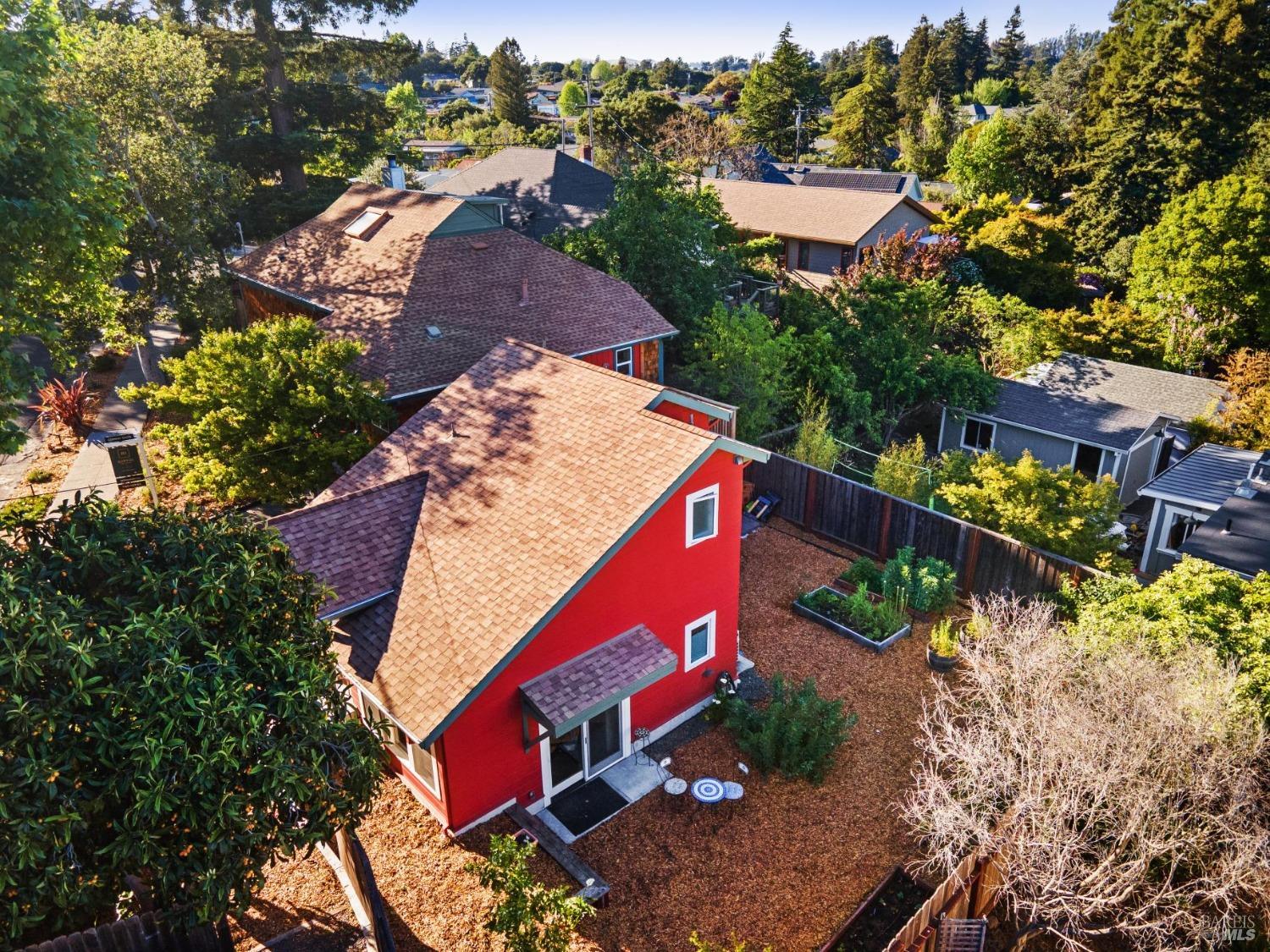 Detail Gallery Image 8 of 99 For 516 Howard St, Petaluma,  CA 94952 - – Beds | – Baths