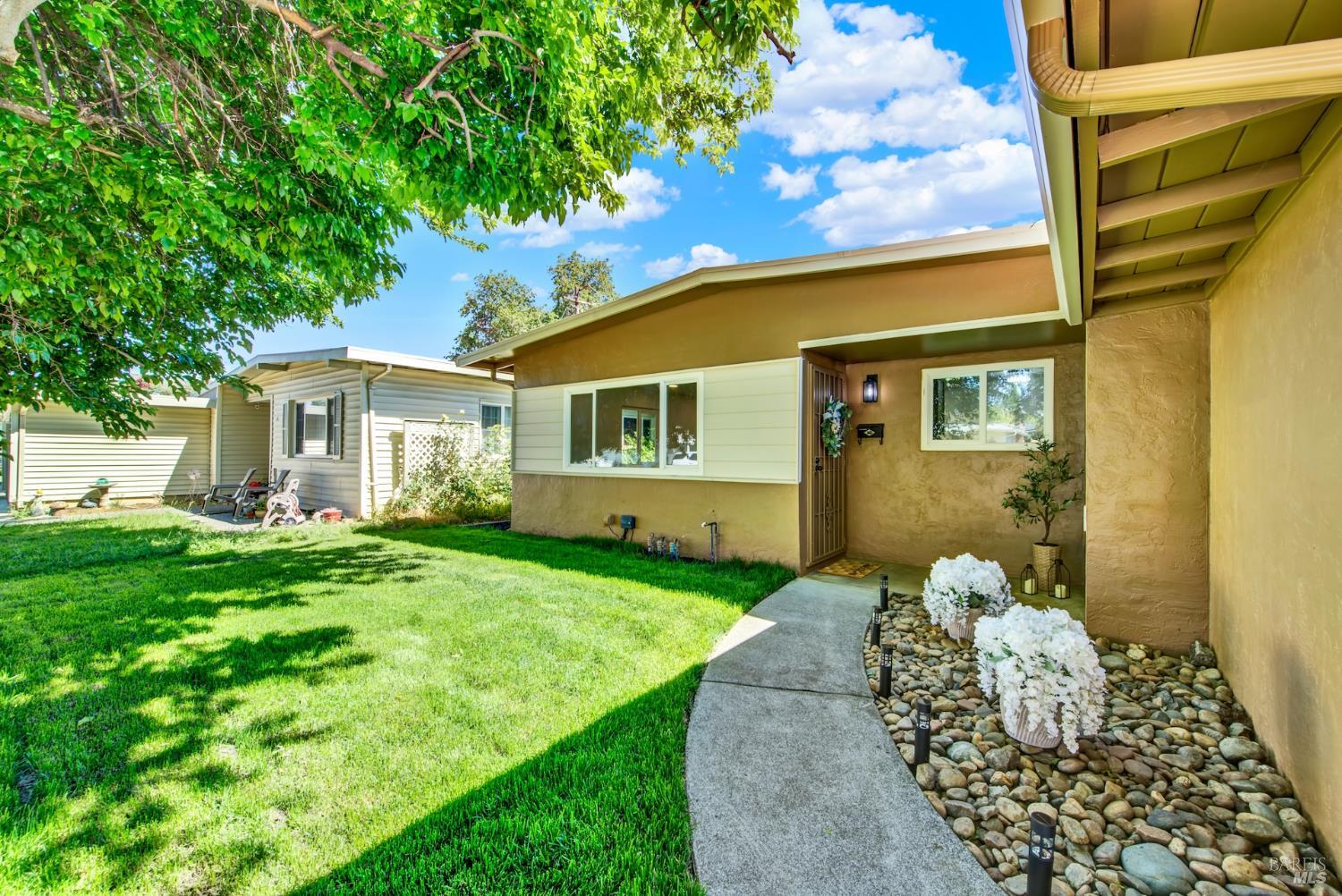 Detail Gallery Image 3 of 63 For 191 Juniper St, Vacaville,  CA 95688 - 3 Beds | 2 Baths