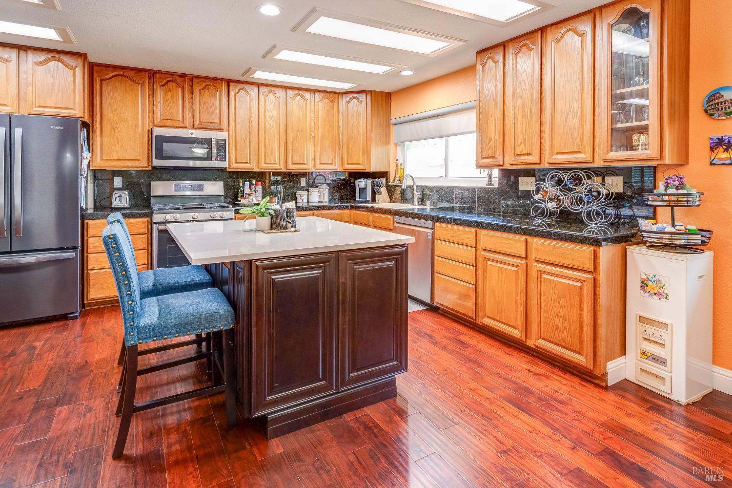 Detail Gallery Image 2 of 31 For 32 Romine Way, Vallejo,  CA 94591 - 5 Beds | 3 Baths