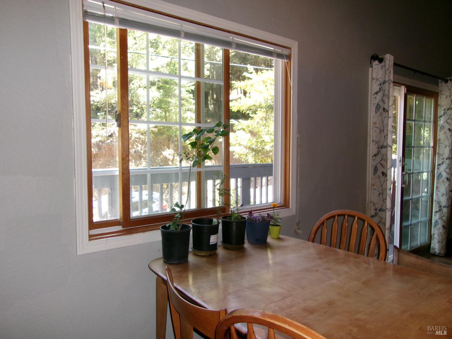 Detail Gallery Image 4 of 12 For 24580 Lilac Rd, Willits,  CA 95490 - 4 Beds | 2 Baths