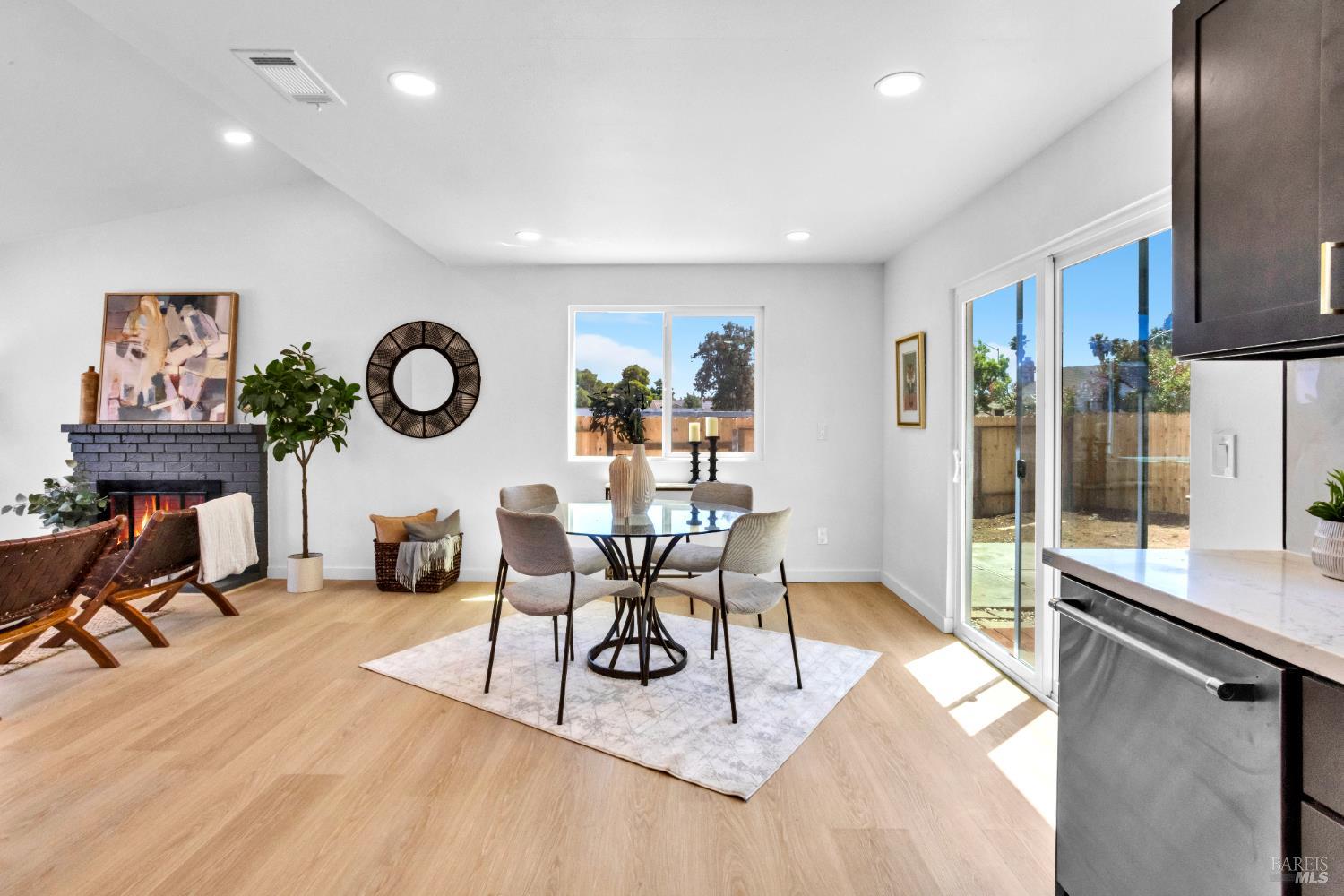 Detail Gallery Image 8 of 27 For 502 Prairie Ct, Suisun City,  CA 94585 - 3 Beds | 2 Baths