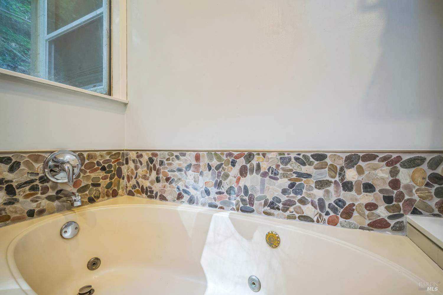 Detail Gallery Image 14 of 33 For 15910 E Austin Creek Rd, Cazadero,  CA 95421 - 2 Beds | 1 Baths