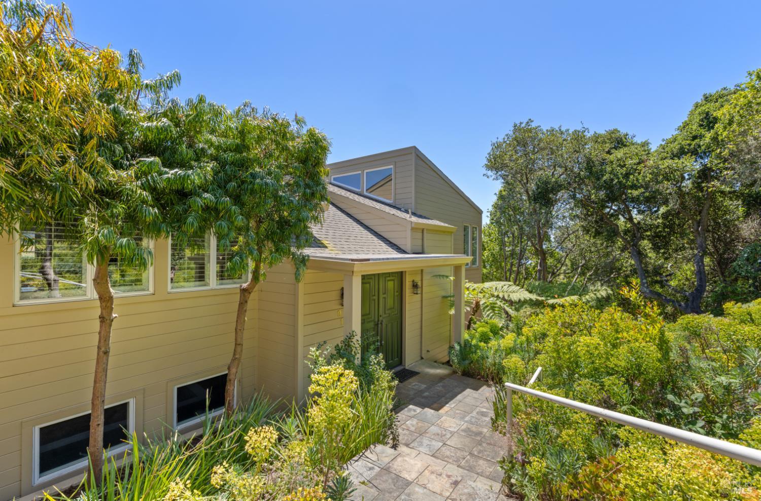 Detail Gallery Image 7 of 50 For 91 Round Hill Rd, Tiburon,  CA 94920 - 5 Beds | 4/1 Baths