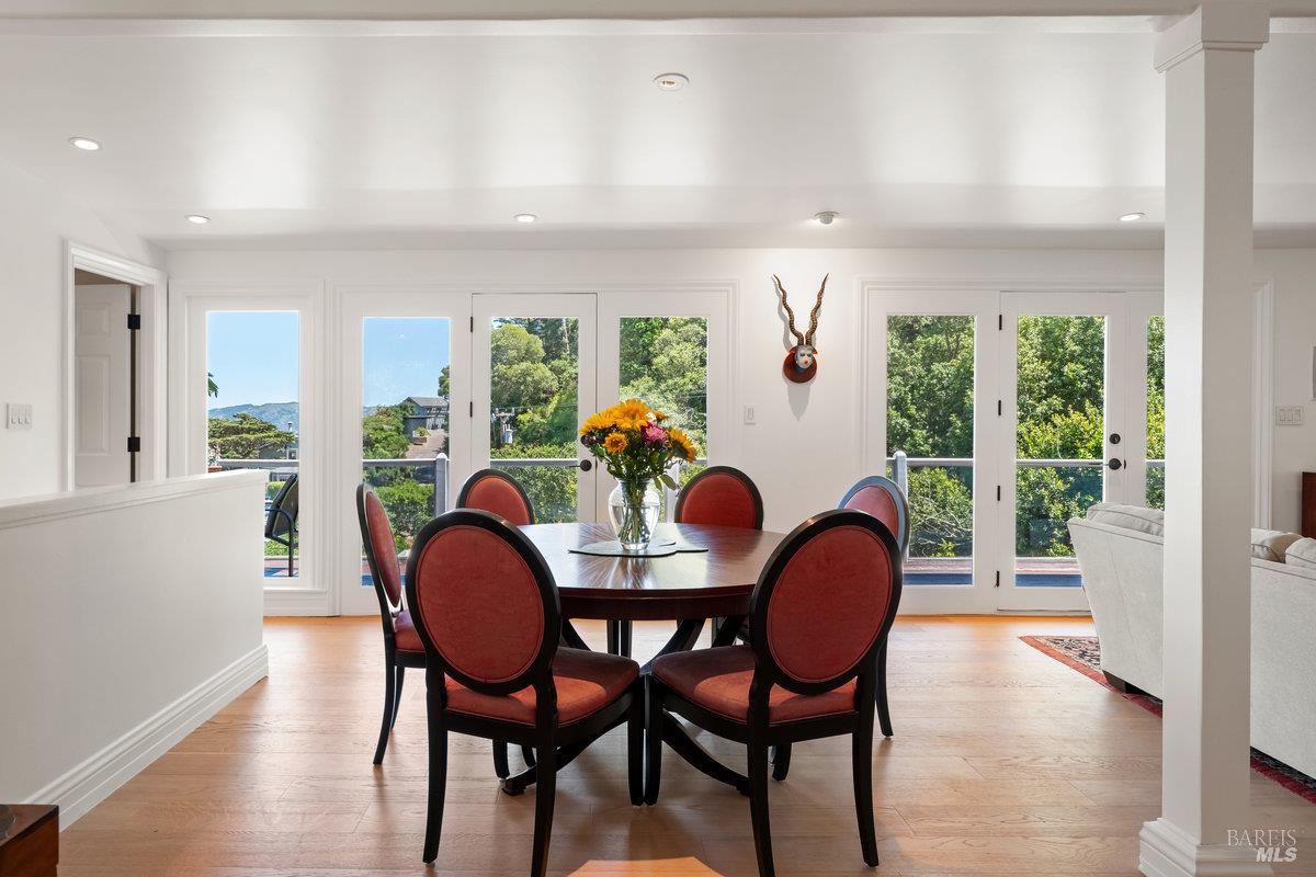 Detail Gallery Image 10 of 44 For 350 Sausalito Blvd, Sausalito,  CA 94965 - 4 Beds | 4/1 Baths