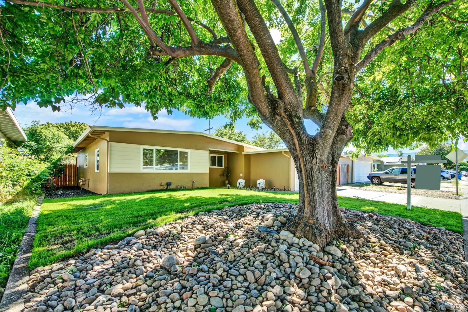 Detail Gallery Image 5 of 63 For 191 Juniper St, Vacaville,  CA 95688 - 3 Beds | 2 Baths