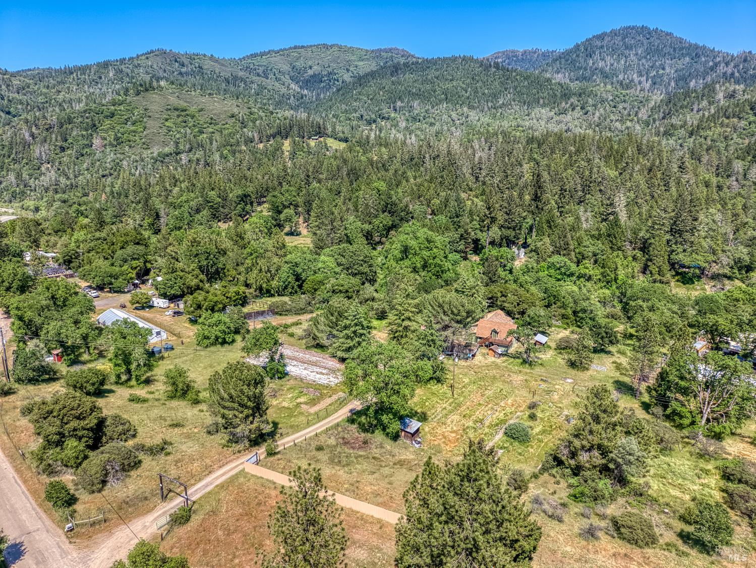 Detail Gallery Image 6 of 94 For 17651 Van Arsdale Rd, Potter Valley,  CA 95469 - 6 Beds | 5 Baths