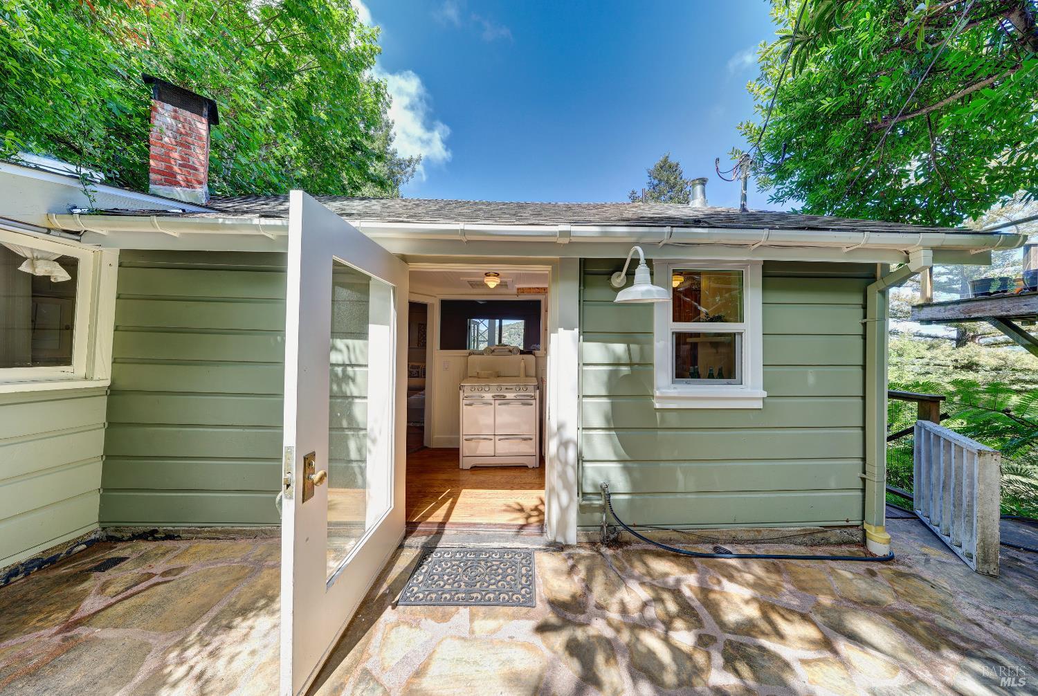 Detail Gallery Image 5 of 30 For 47 Woodside Ln, Mill Valley,  CA 94941 - 2 Beds | 2 Baths