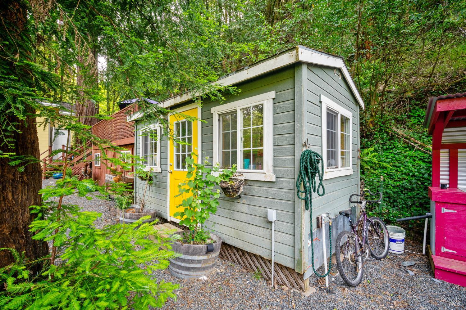 Detail Gallery Image 26 of 33 For 15910 E Austin Creek Rd, Cazadero,  CA 95421 - 2 Beds | 1 Baths