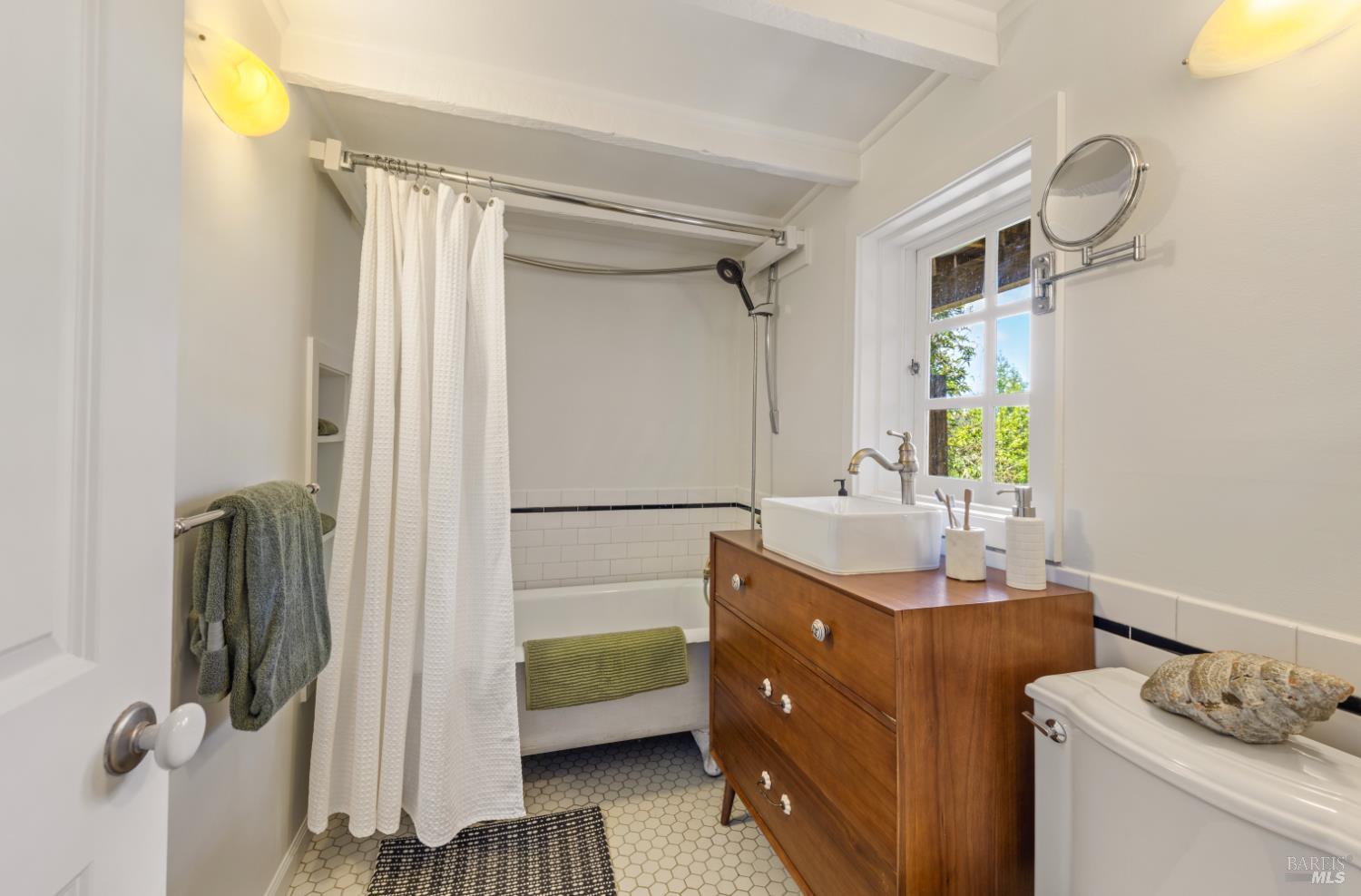 Detail Gallery Image 27 of 30 For 47 Woodside Ln, Mill Valley,  CA 94941 - 2 Beds | 2 Baths
