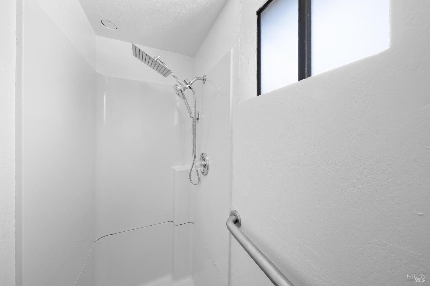 Detail Gallery Image 32 of 94 For 17651 Van Arsdale Rd, Potter Valley,  CA 95469 - 6 Beds | 5 Baths