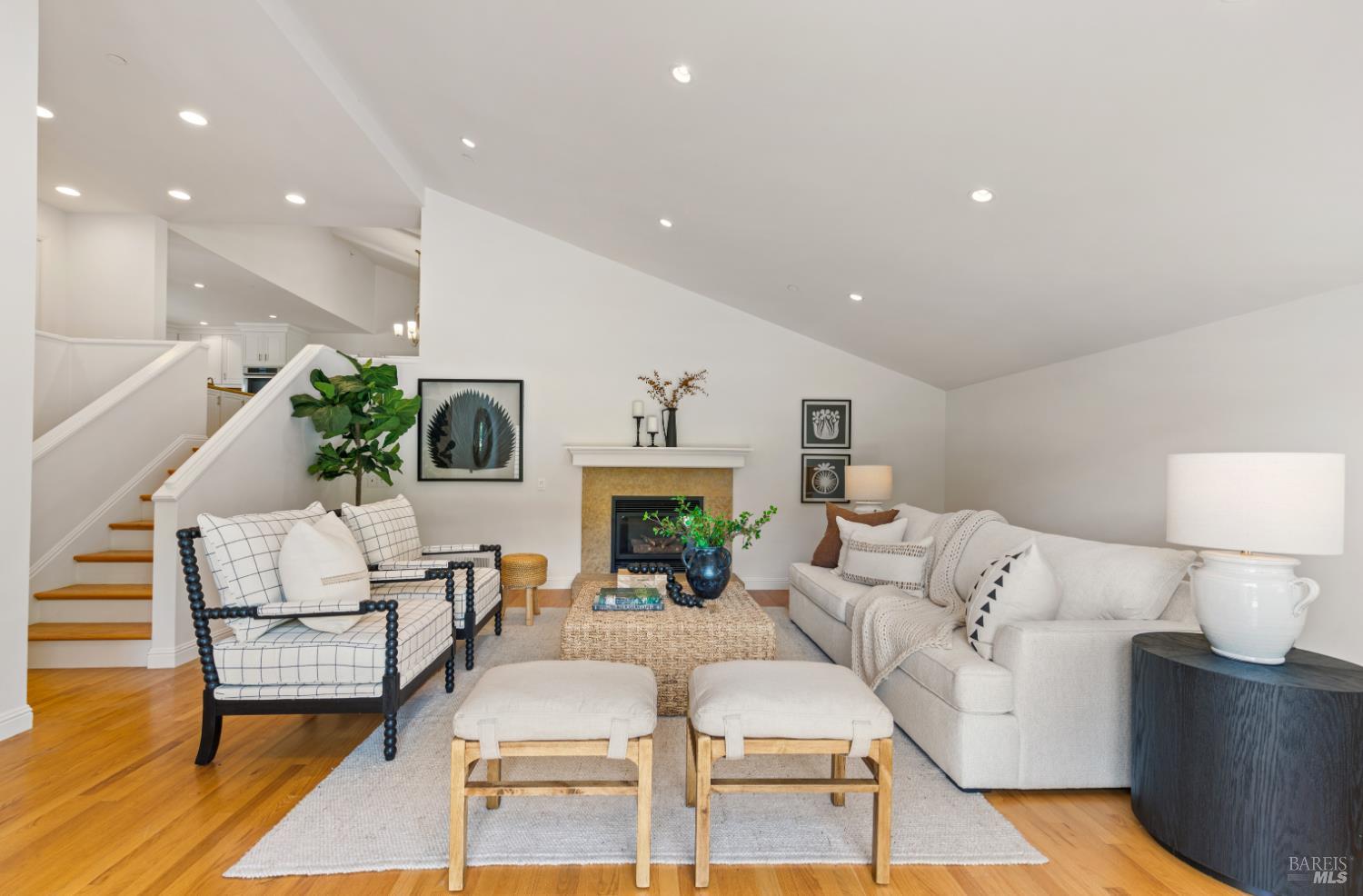 Detail Gallery Image 21 of 50 For 91 Round Hill Rd, Tiburon,  CA 94920 - 5 Beds | 4/1 Baths