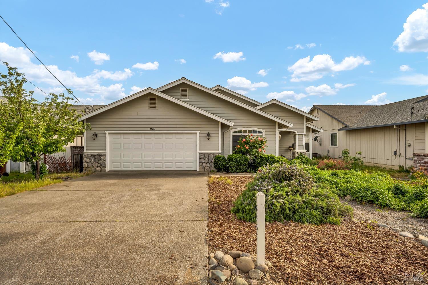 Detail Gallery Image 2 of 11 For 18537 Spyglass Rd, Hidden Valley Lake,  CA 95467 - 3 Beds | 2 Baths