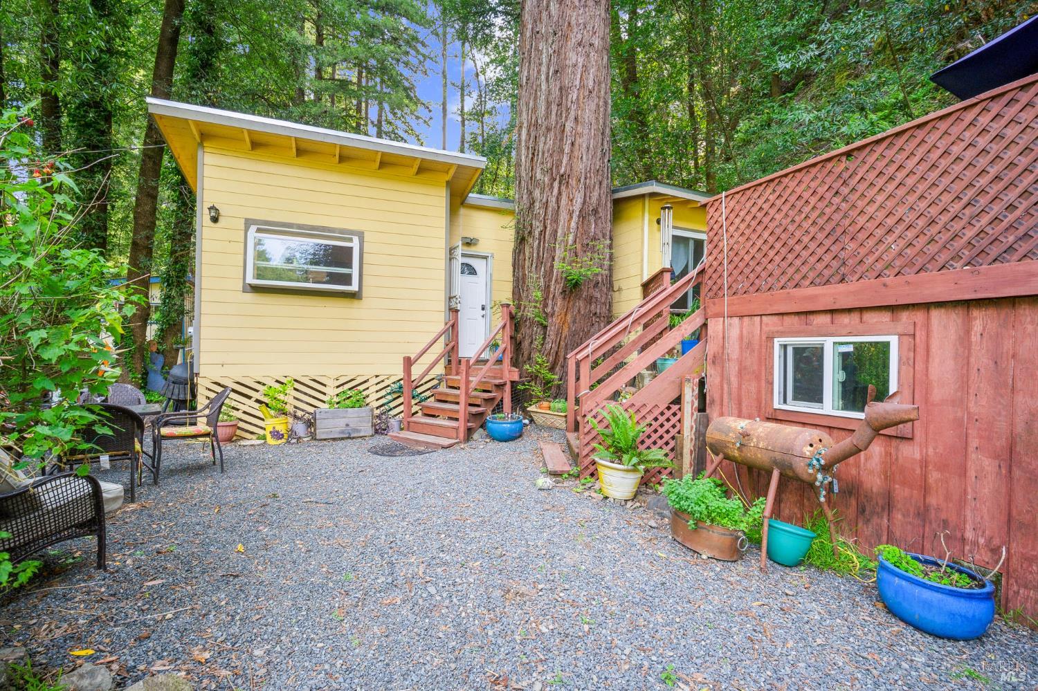 Detail Gallery Image 1 of 33 For 15910 E Austin Creek Rd, Cazadero,  CA 95421 - 2 Beds | 1 Baths