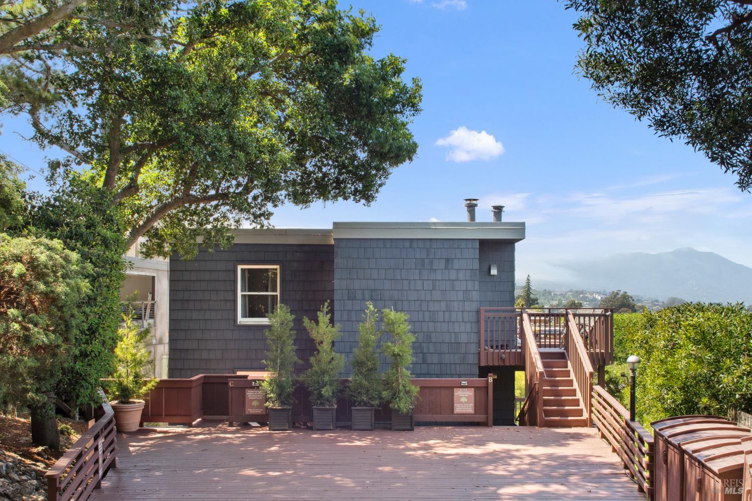 Detail Gallery Image 1 of 11 For 20 Woodward Ave, Sausalito,  CA 94965 - – Beds | – Baths
