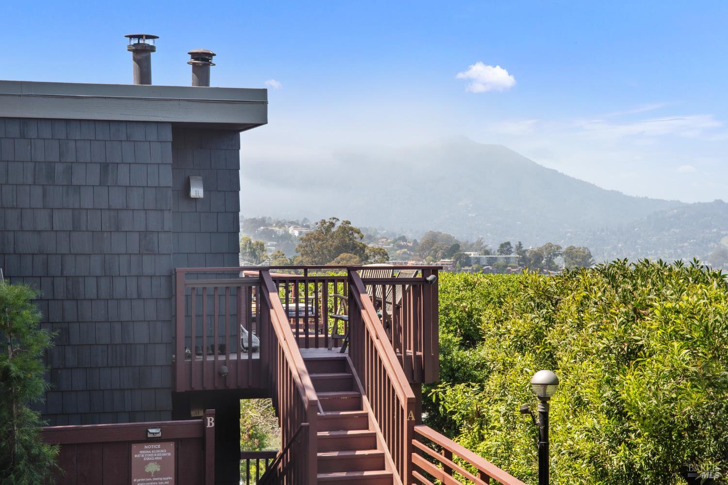 Detail Gallery Image 3 of 11 For 20 Woodward Ave, Sausalito,  CA 94965 - – Beds | – Baths