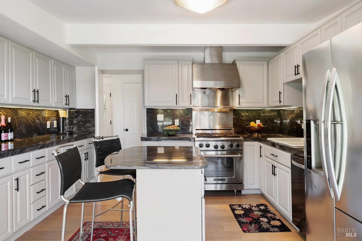 Detail Gallery Image 12 of 44 For 350 Sausalito Blvd, Sausalito,  CA 94965 - 4 Beds | 4/1 Baths