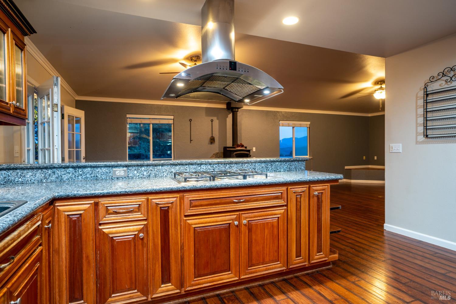 Detail Gallery Image 11 of 53 For 16544 Hacienda Ct, Hidden Valley Lake,  CA 95467 - 5 Beds | 3 Baths