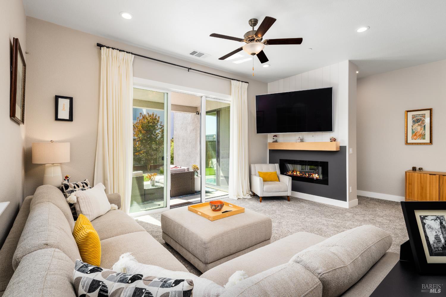 Detail Gallery Image 8 of 32 For 1455 Acorn Way, Windsor,  CA 95492 - 3 Beds | 2 Baths
