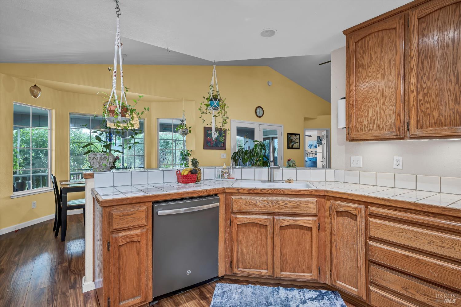 Detail Gallery Image 6 of 11 For 18537 Spyglass Rd, Hidden Valley Lake,  CA 95467 - 3 Beds | 2 Baths