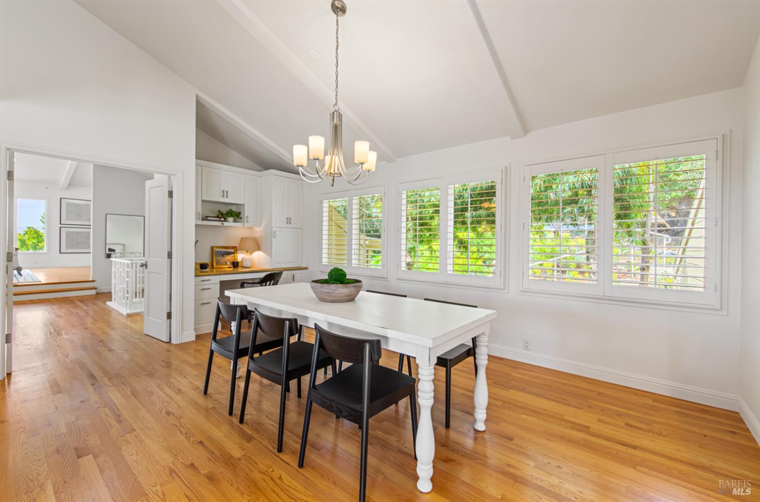 Detail Gallery Image 14 of 50 For 91 Round Hill Rd, Tiburon,  CA 94920 - 5 Beds | 4/1 Baths