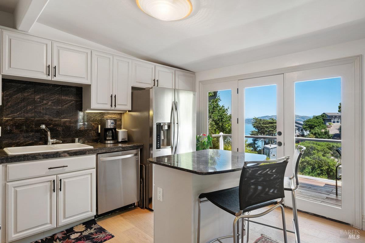 Detail Gallery Image 13 of 44 For 350 Sausalito Blvd, Sausalito,  CA 94965 - 4 Beds | 4/1 Baths