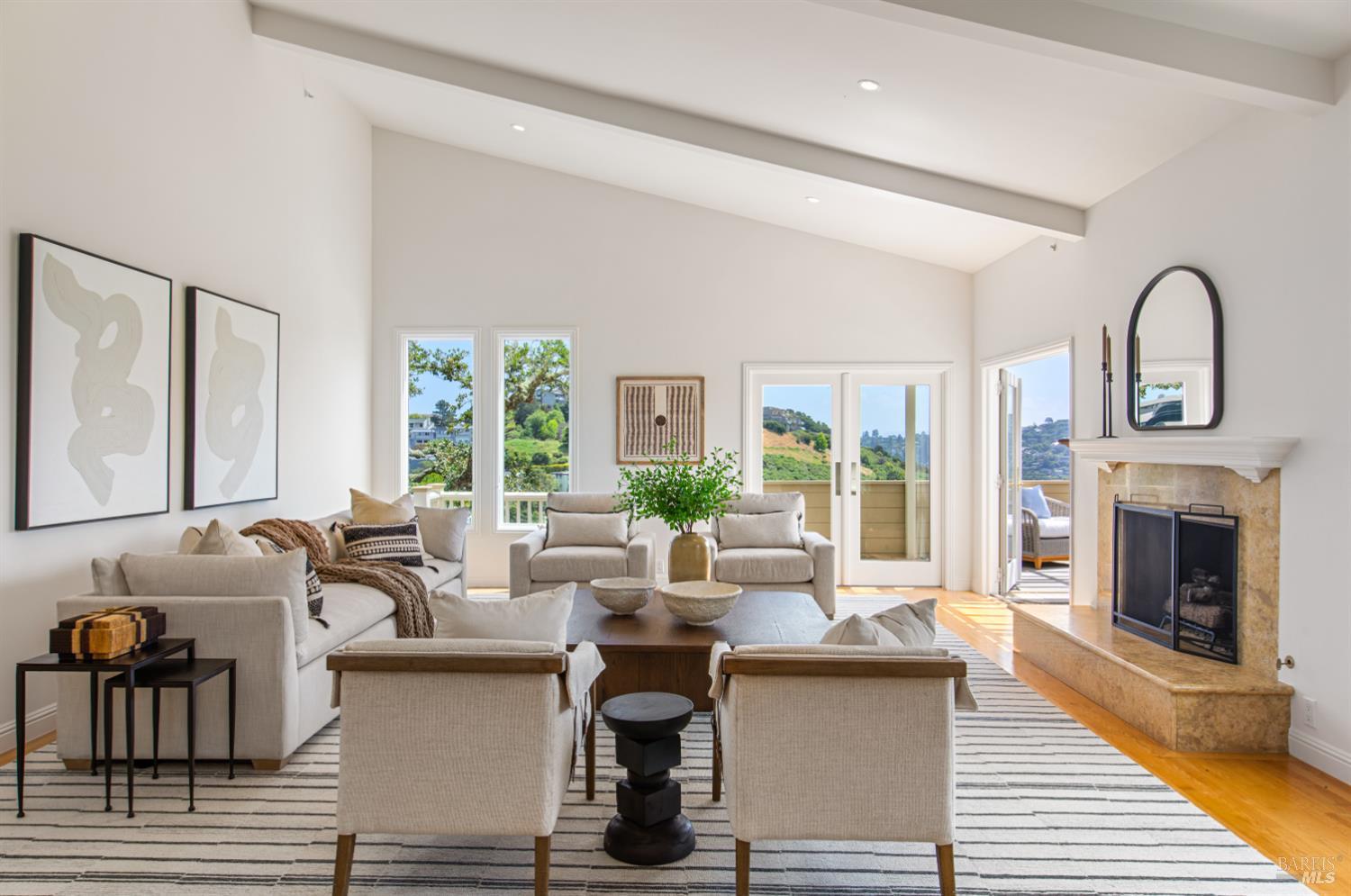 Detail Gallery Image 10 of 50 For 91 Round Hill Rd, Tiburon,  CA 94920 - 5 Beds | 4/1 Baths