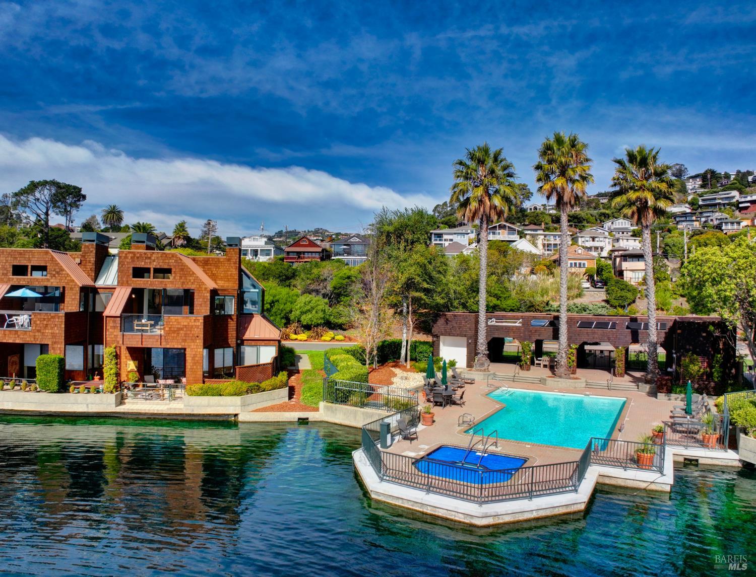 Detail Gallery Image 27 of 36 For 44 Lagoon Vis, Tiburon,  CA 94920 - 2 Beds | 2 Baths