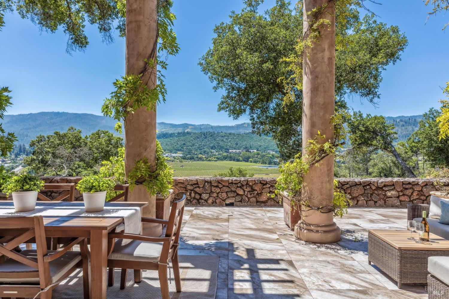 Detail Gallery Image 4 of 83 For 107 Knoll Ct, Saint Helena,  CA 94574 - 4 Beds | 3/1 Baths